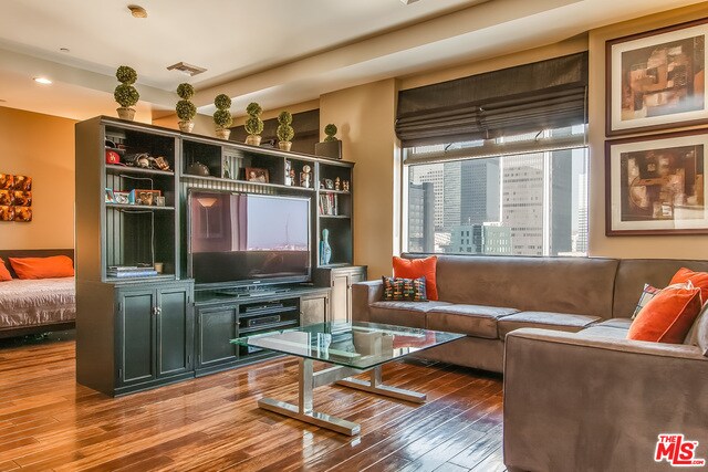 Foto principal - 801S S Grand Ave
