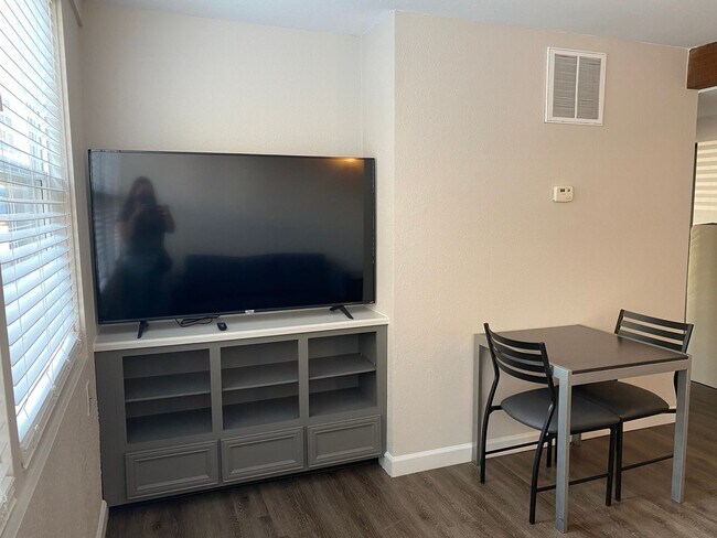 Foto del interior - 510 E Stoughton
