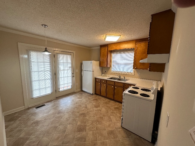 Building Photo - 75 Rollins Acres Ln