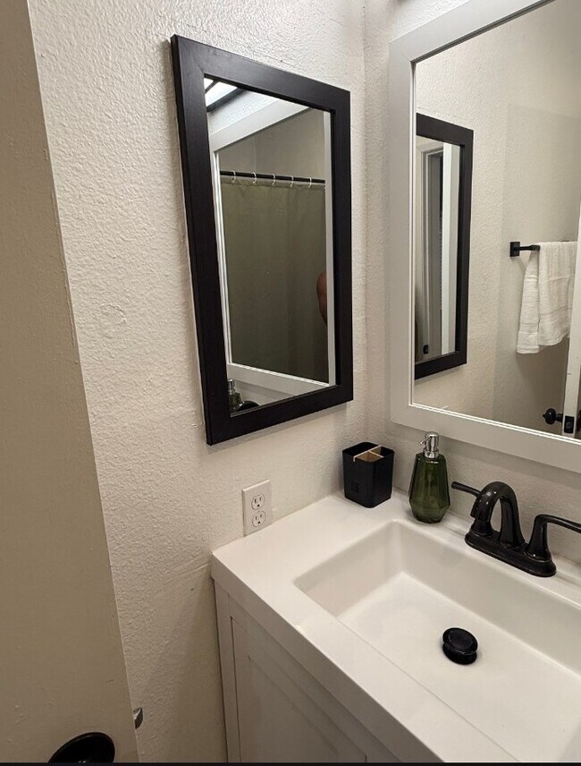 Foto del edificio - 2240 N Legion Dr