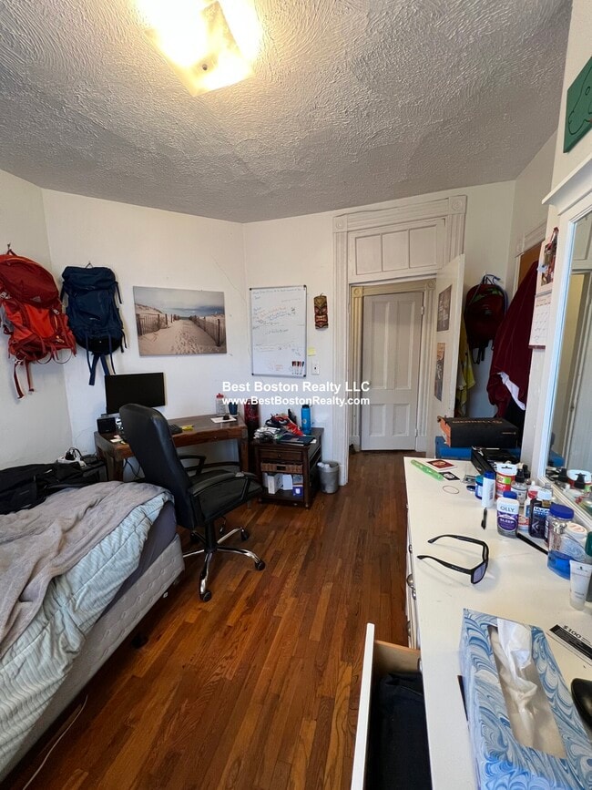 Building Photo - 59 Cedar St