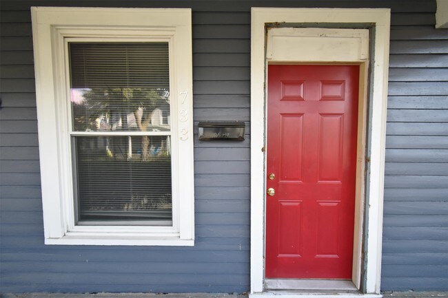 Building Photo - 733 Orange St