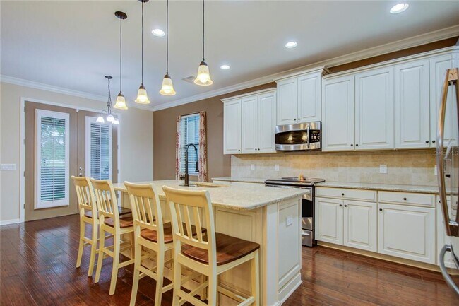 Building Photo - 1122 Oakcrest Dr