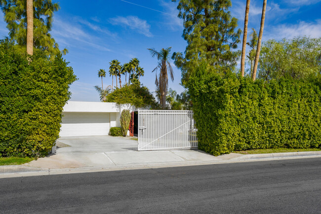 Foto del edificio - 72890 Homestead Rd