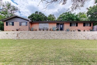 Building Photo - 1304 Loma Dr