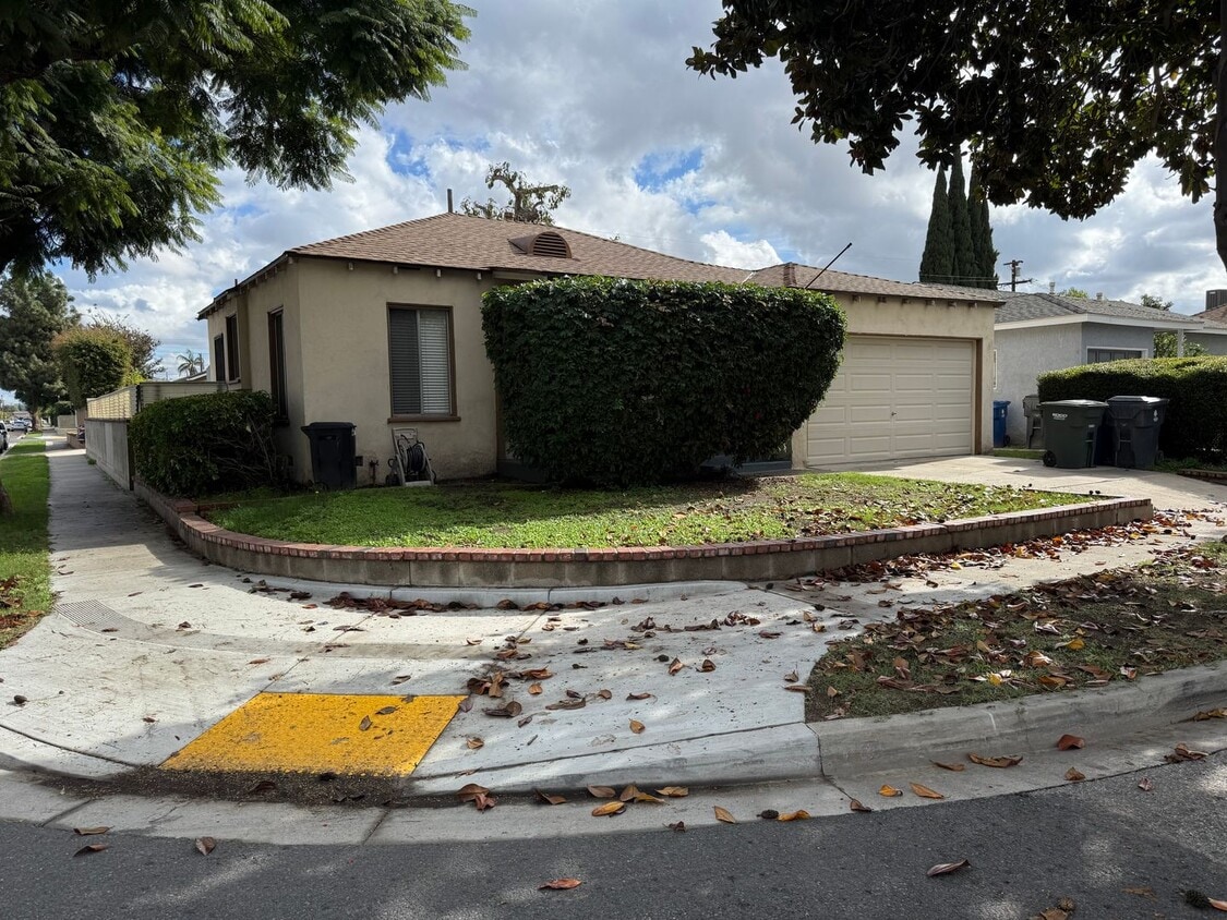 Foto principal - TWO BEDROOM HOUSE IN LAKEWOOD--GREAT LOCATION--CALL US TODAY!!