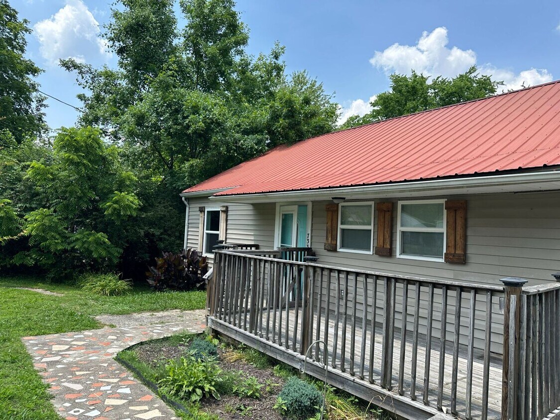 Foto principal - 2 Bedroom Pet Friendly Home For Rent Near ...