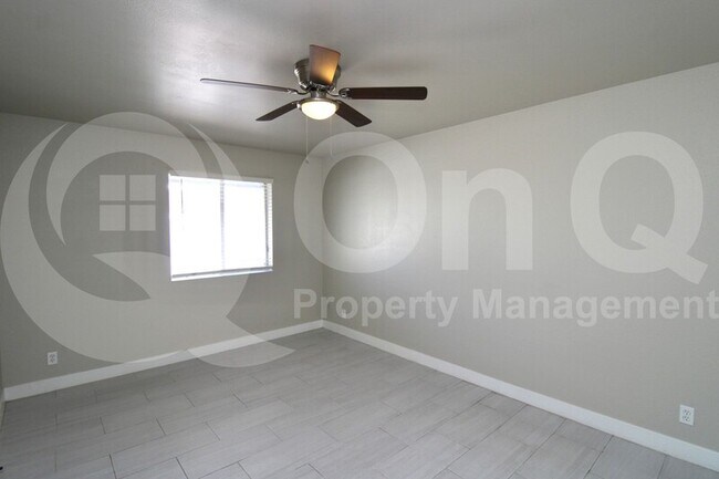 Building Photo - 532 W La Jolla Dr