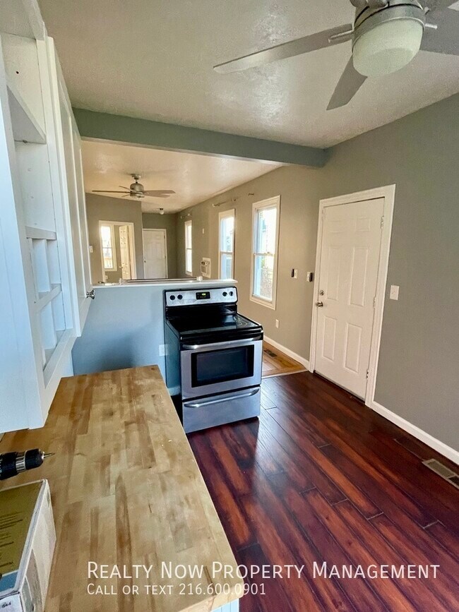 Foto del edificio - 1172 Holmden Ave