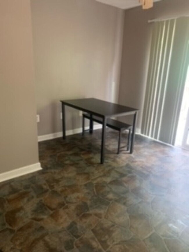 Foto del edificio - 833 Gallows Ct