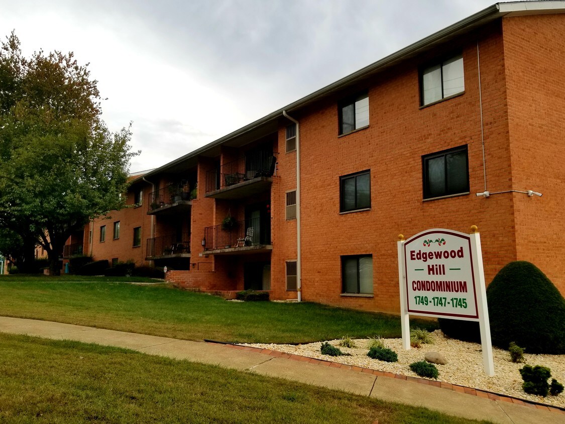 Primary Photo - 1749 Edgewood Hill Cir