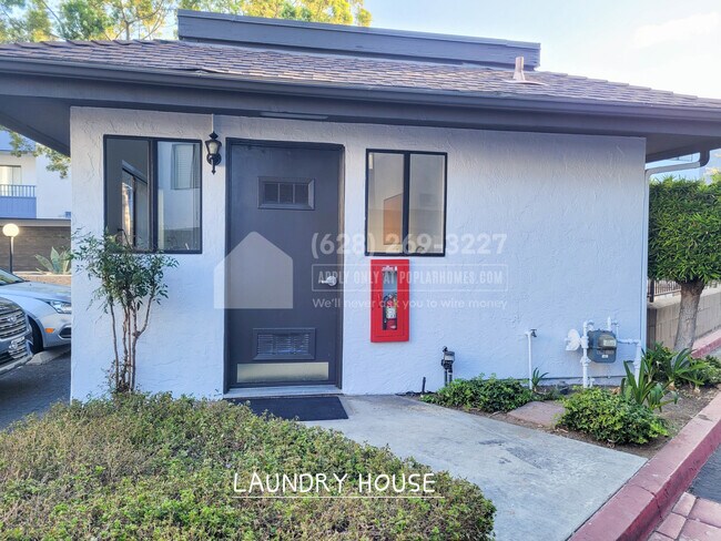Foto del edificio - 3215 Midway Dr