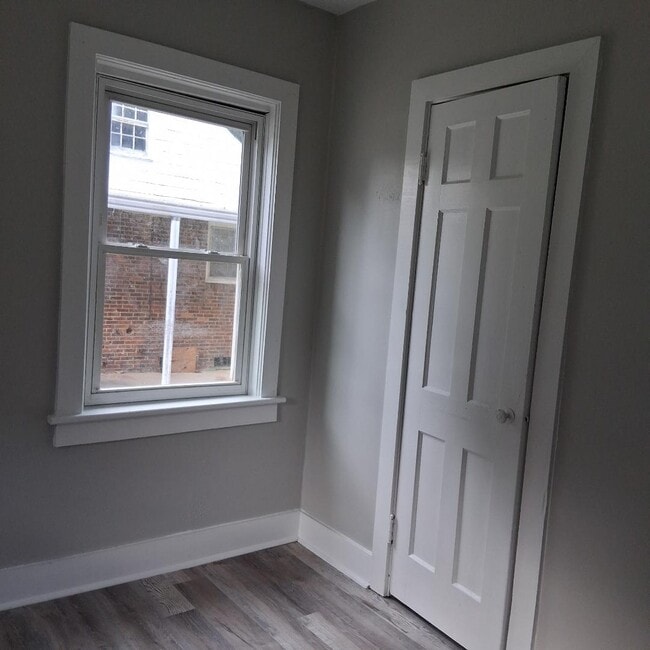 Building Photo - 1310 Martin St