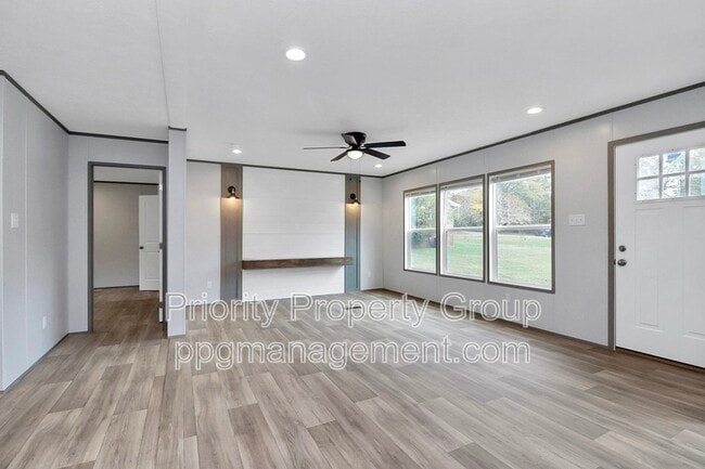 Building Photo - 112 Maudie Ln