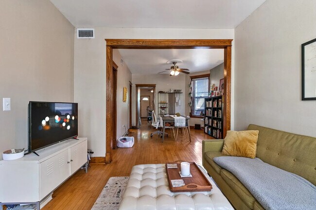 Foto del edificio - 1821 N Sawyer Ave