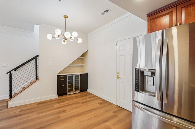 Foto del edificio - 604 Highland Ridge Ave