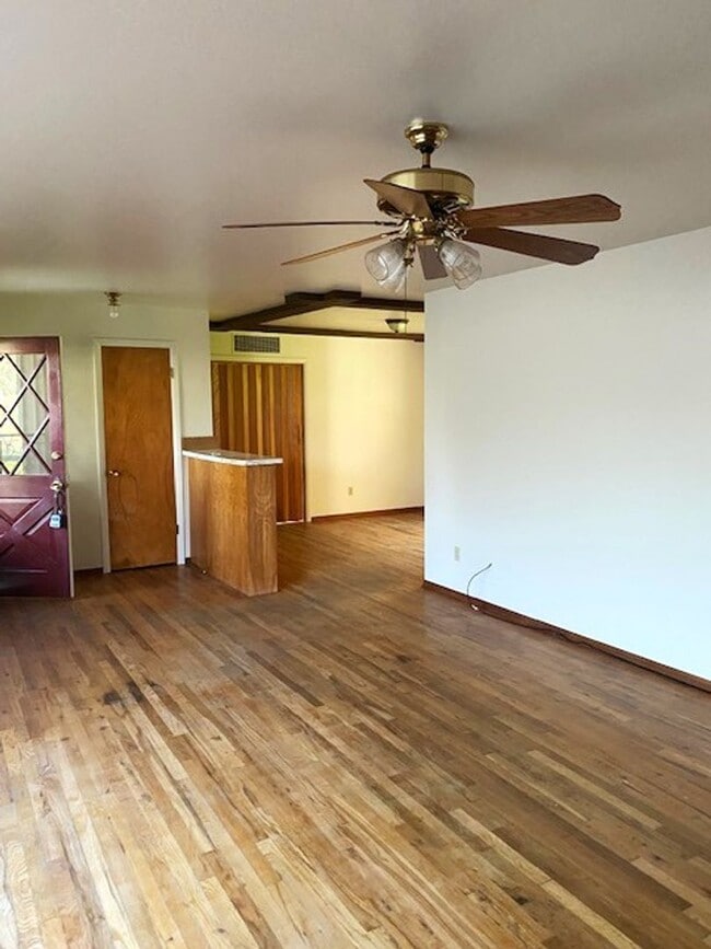 Building Photo - Nice Ranch Style House on 1 acre!!