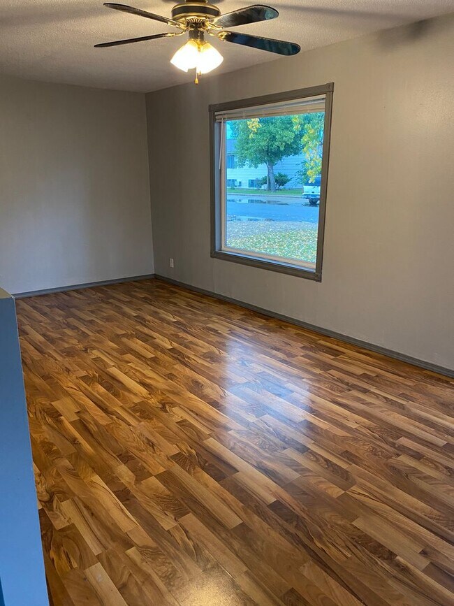 Foto del edificio - 2 Bed 1 Bath Home with Detached Double Garage