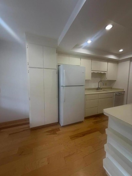 Building Photo - 5302 Cribari Heights