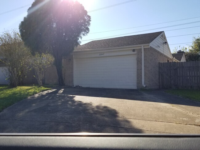 Frente de la casa - 12047 S Fairhollow Ln