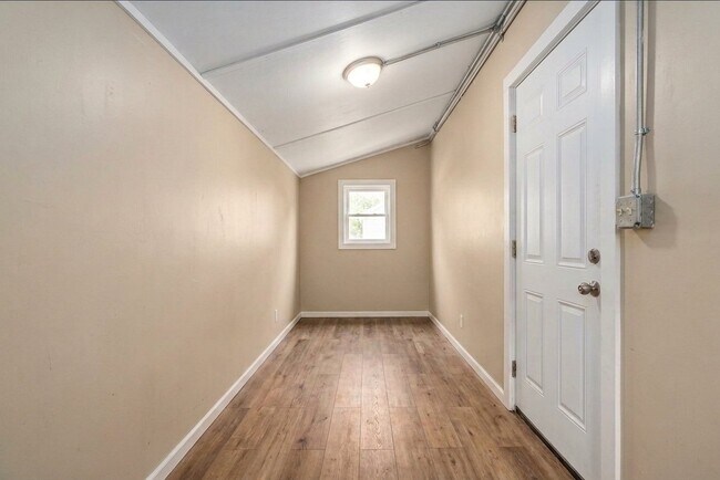 Foto del edificio - 1216 N Capitol Ave