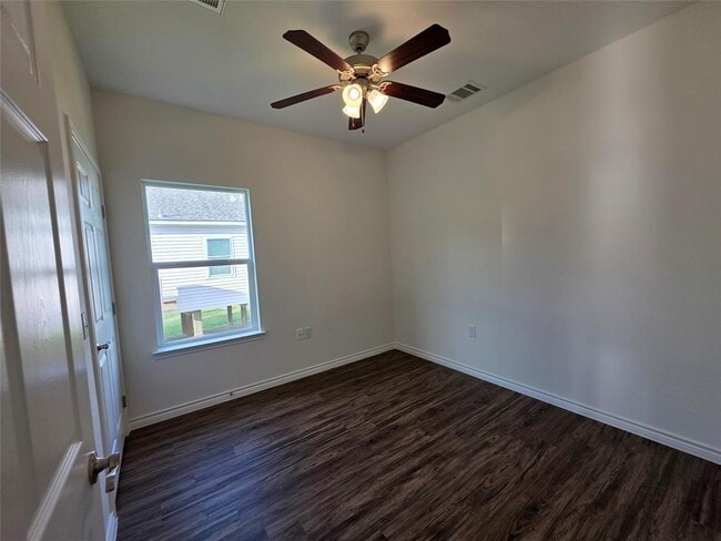 Building Photo - 6218 White Oak Dr