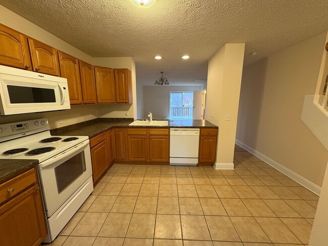 Photo - 825 Oak Tree Blvd NW House