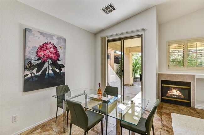 Foto del edificio - 3247 E Maldonado Dr