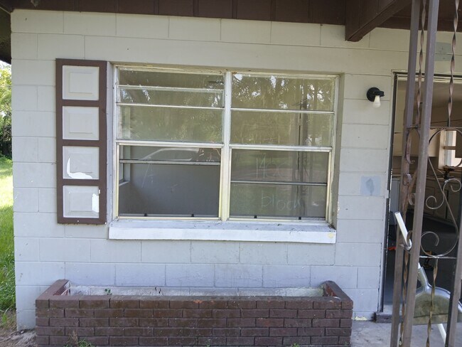 Foto del edificio - 1407 W 14th St