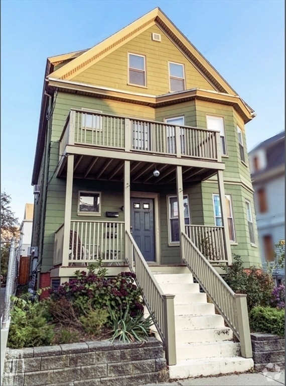 Building Photo - 13 Bartlett St