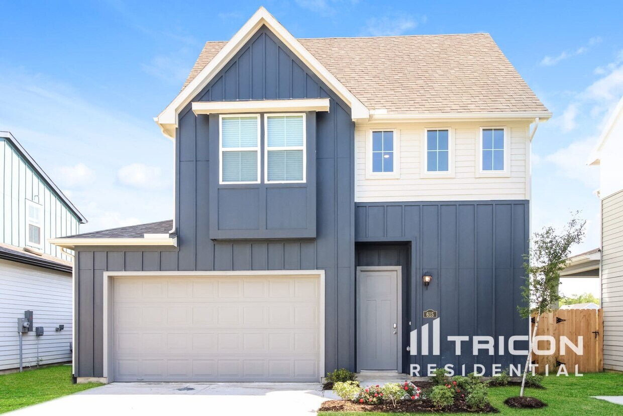 Foto principal - 9835 Willow Creek Commerce Dr