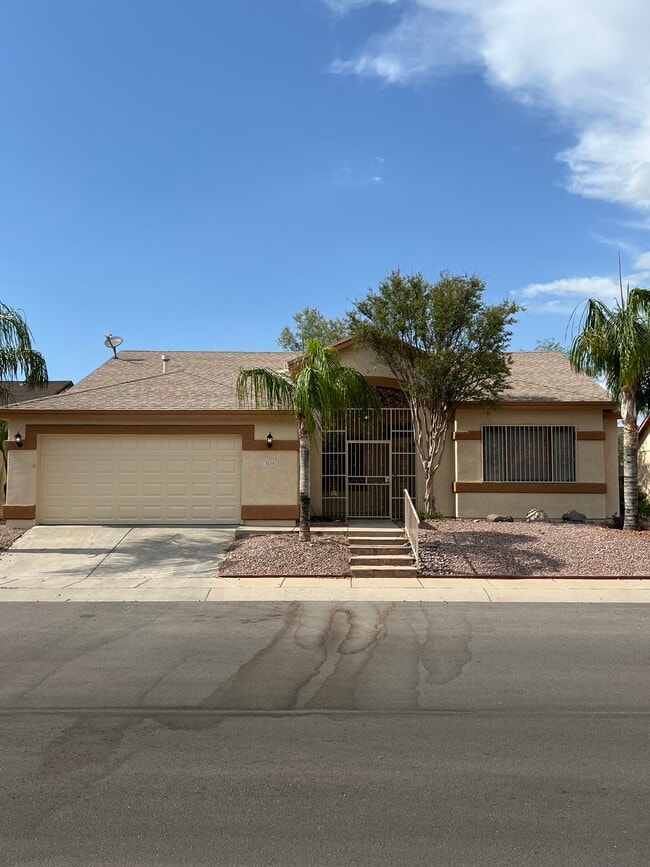 Building Photo - 2670 W Camino De La Joya
