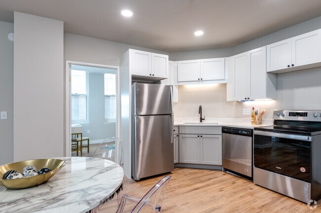 2 BR, 1 BA - 1,008SF - Playbill Flats