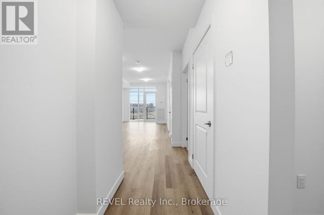 Building Photo - 461 Green Rd