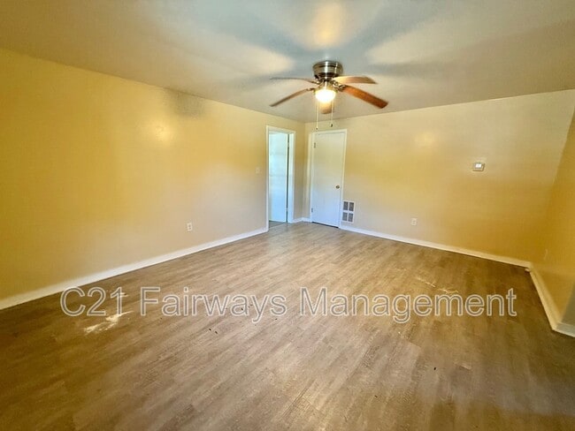 Building Photo - 2580 Pitcairn Rd