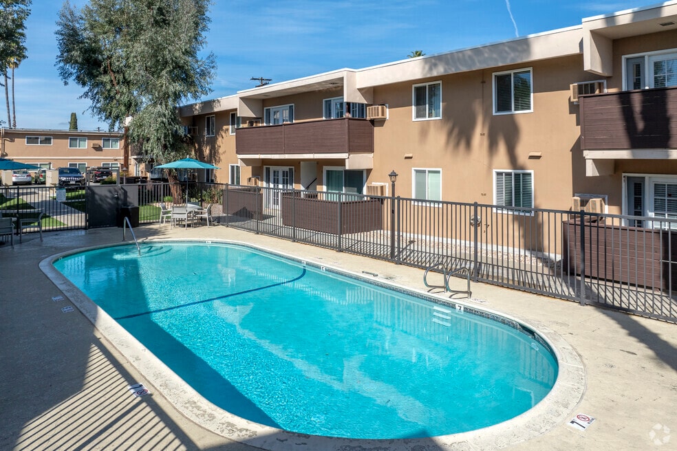 Dorado Plaza