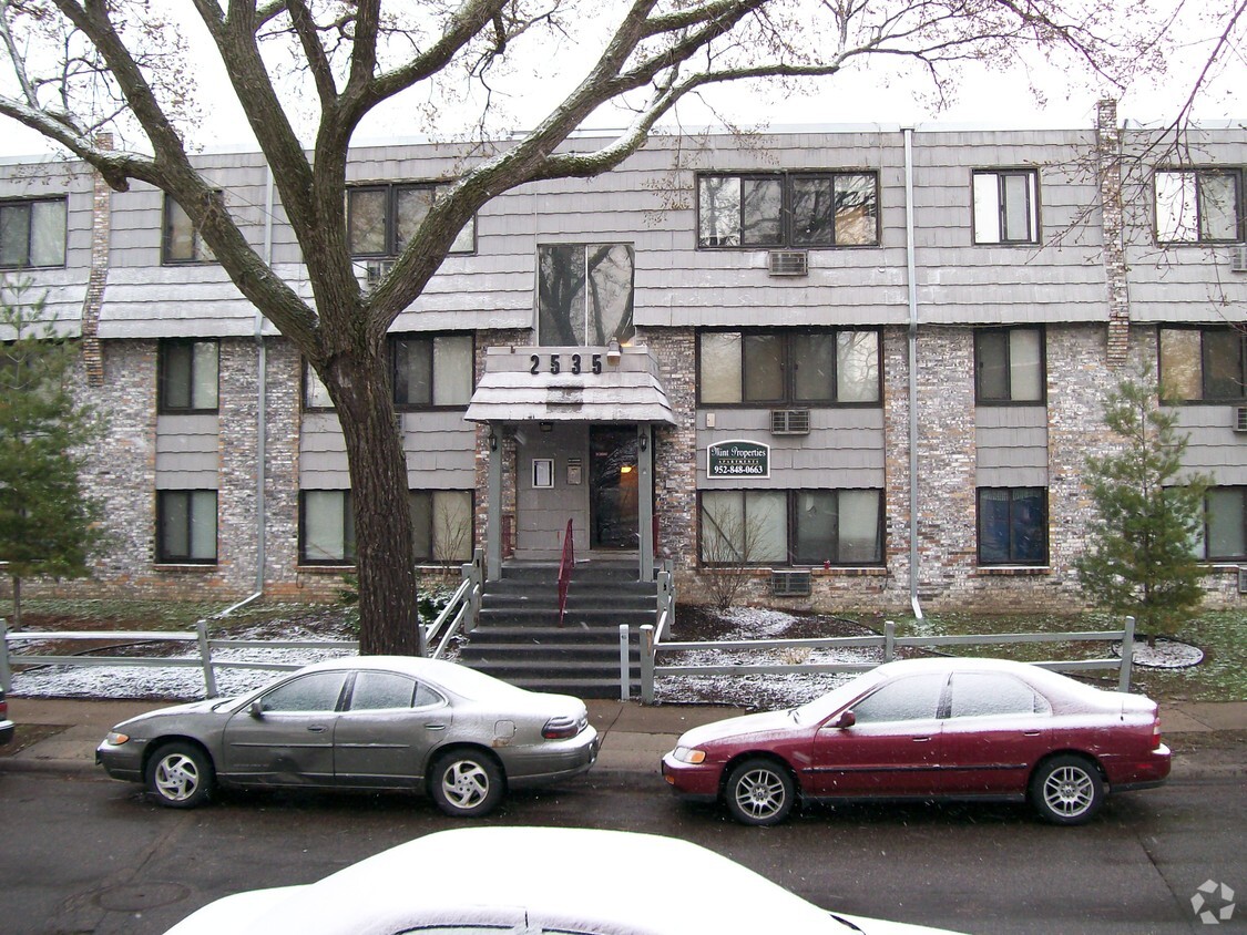 Foto del edificio - 2535 Clinton Ave S