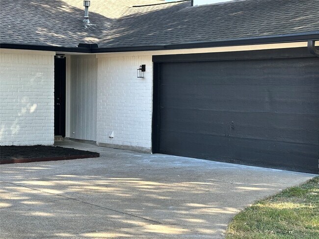 Foto del edificio - 7410 Woodoak Dr
