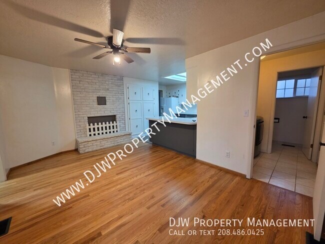 Foto del edificio - 9144 W Dalton Pl