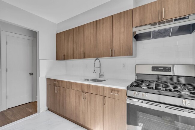 Interior Photo - Palisades Manor Apartments – Modern Living in the Heart of Palisades Park