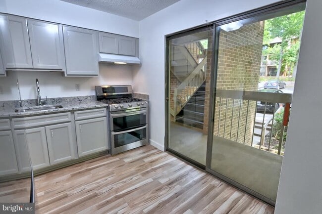 Photo - 1580 Moorings Dr (Reston, VA) Apartment