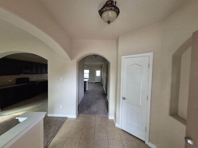 Building Photo - 8915 Audubon Park