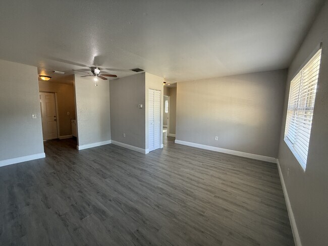 Foto del edificio - 1704 Central Ave