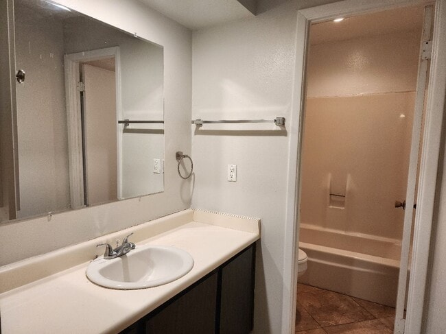 Foto del edificio - 2 bedroom 2 bath home in Villa De Paz golf community