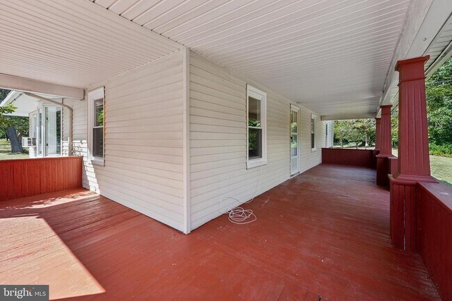 Building Photo - 120 4 Mile Rd