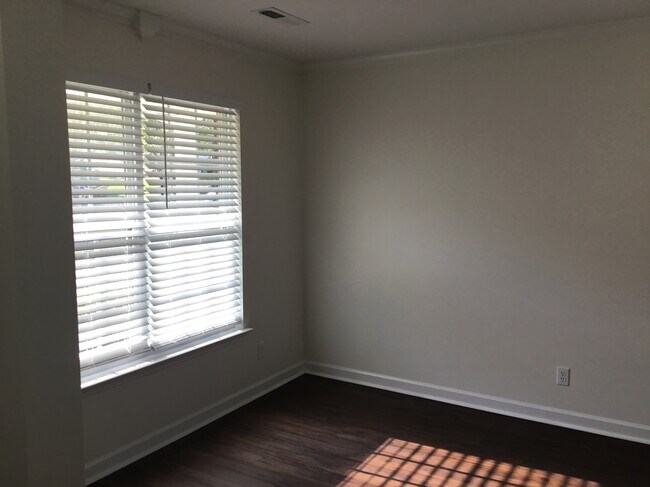 Building Photo - 917 Peachtree Meadows Cir