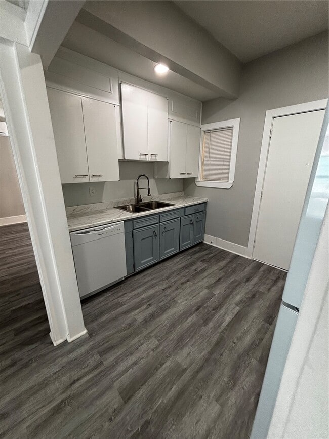 Building Photo - 4125 Avenue M