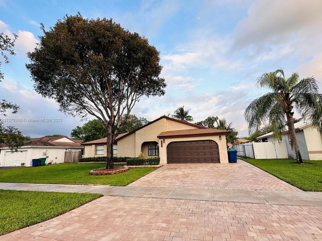 4804 Laurel Oaks Dr, Davie, FL 33330 House Rental in Davie, FL