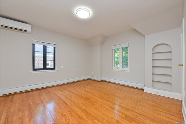 Foto del edificio - 43-34 192nd St