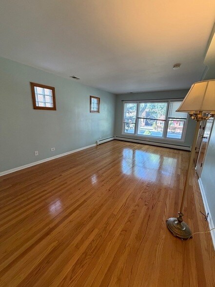 Foto del edificio - 2023 W Balmoral Ave